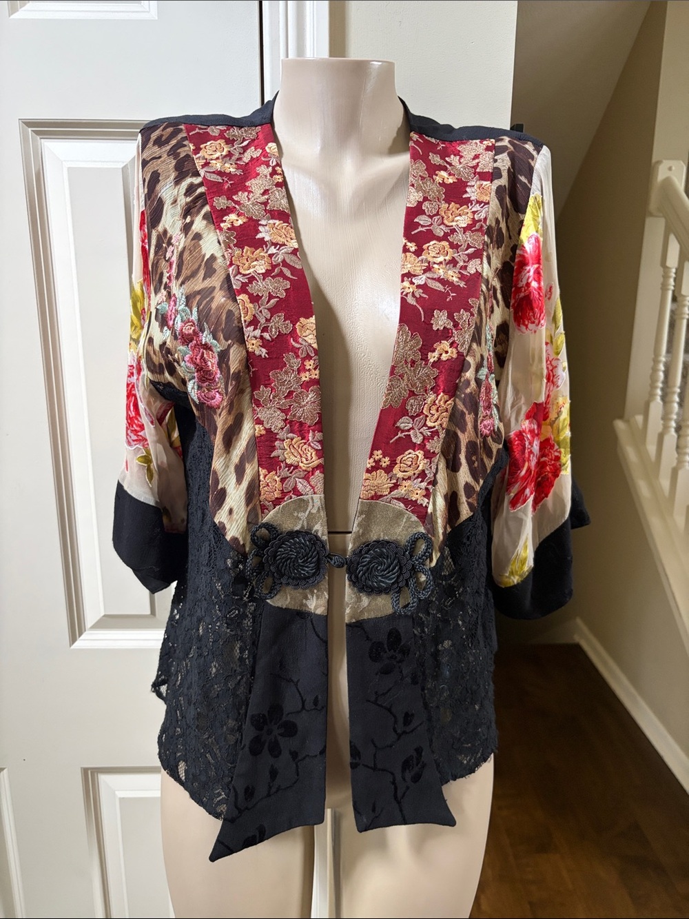 Tracy Collin’s Floral & Lace frog clasp Front Blazer kimono, large